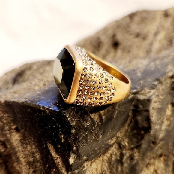 Lia Sophia VISIONAIRE Green Crystalin Matte Gold Tone Ring - Sz 8 - Picture 4 of 11